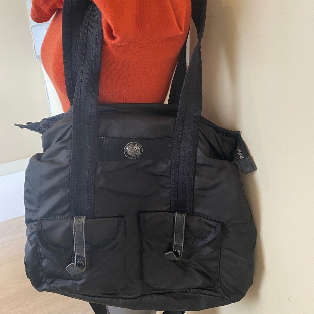 Lululemon designed in Vancouver in 1998 black shoulder bag…